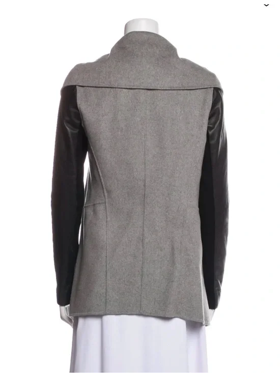 Mackage Wool Coat M
Grey Leather Trim Embellishment & Pointed Collar - Picture 2 of 6